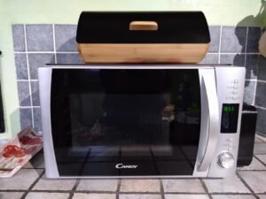 Pourquoi j&rsquo;ai choisi le Candy CMXG30DS : Mon expérience avec ce micro-ondes grill